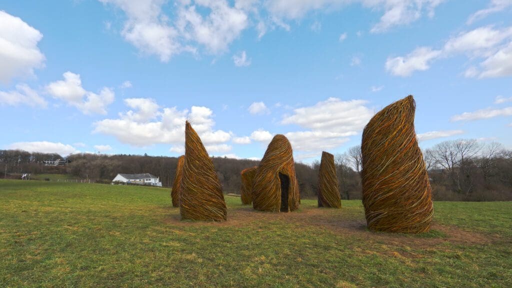 Land-art installatie "Les ancêtres" (Heuvelland, België)