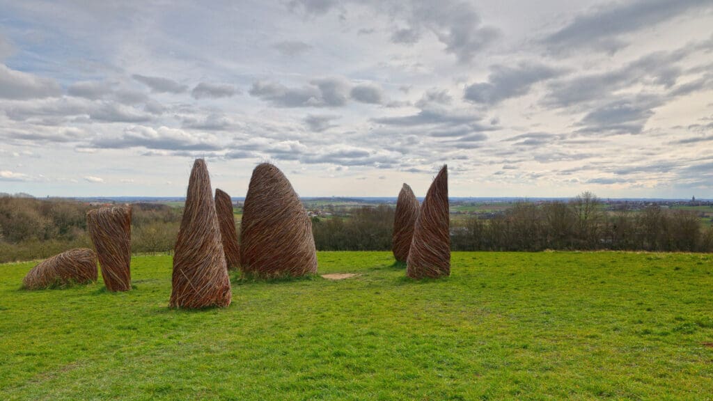 Land-art installatie "Les ancêtres" (Heuvelland, België)